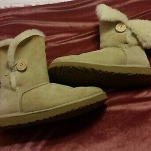 UGG Tan Ankle Boots with Cream Fur